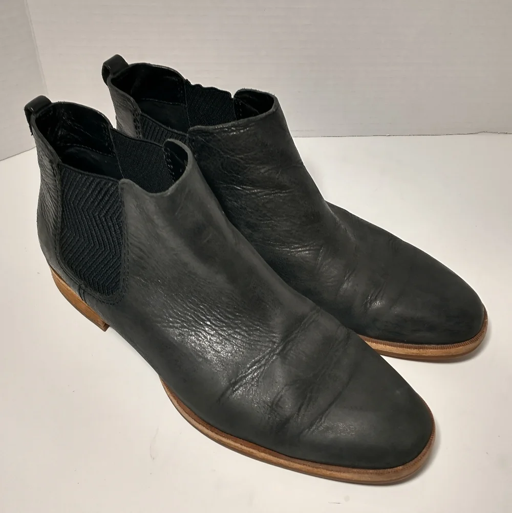 LIKE NEW Kork-Ease Kama Leather Chelsea Boot, Black, Women's Size 8.5,‎ Rocker